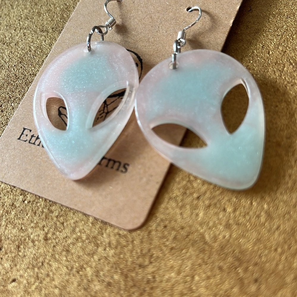 Blue and pink shimmer alien dangle earrings - Picture 5 of 5